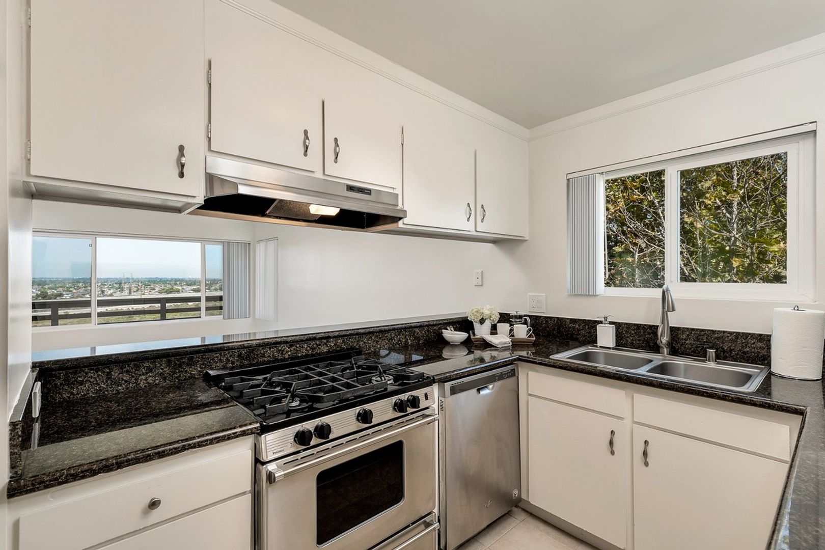 Costa Mesa Apartment: 2201 Pacific Avenue