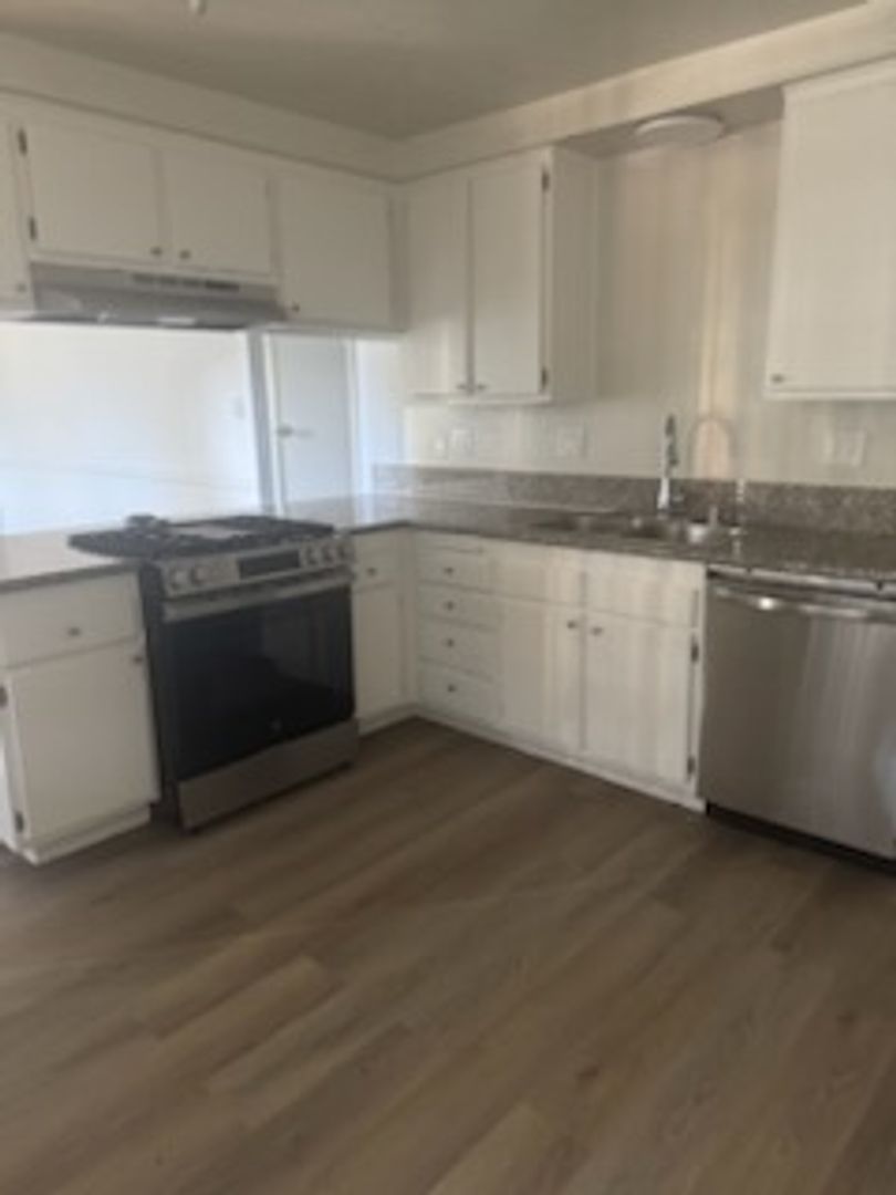 Orange Apartment: 1410-1450 E. Grove Ave. & 1968-2097 N. Lincoln