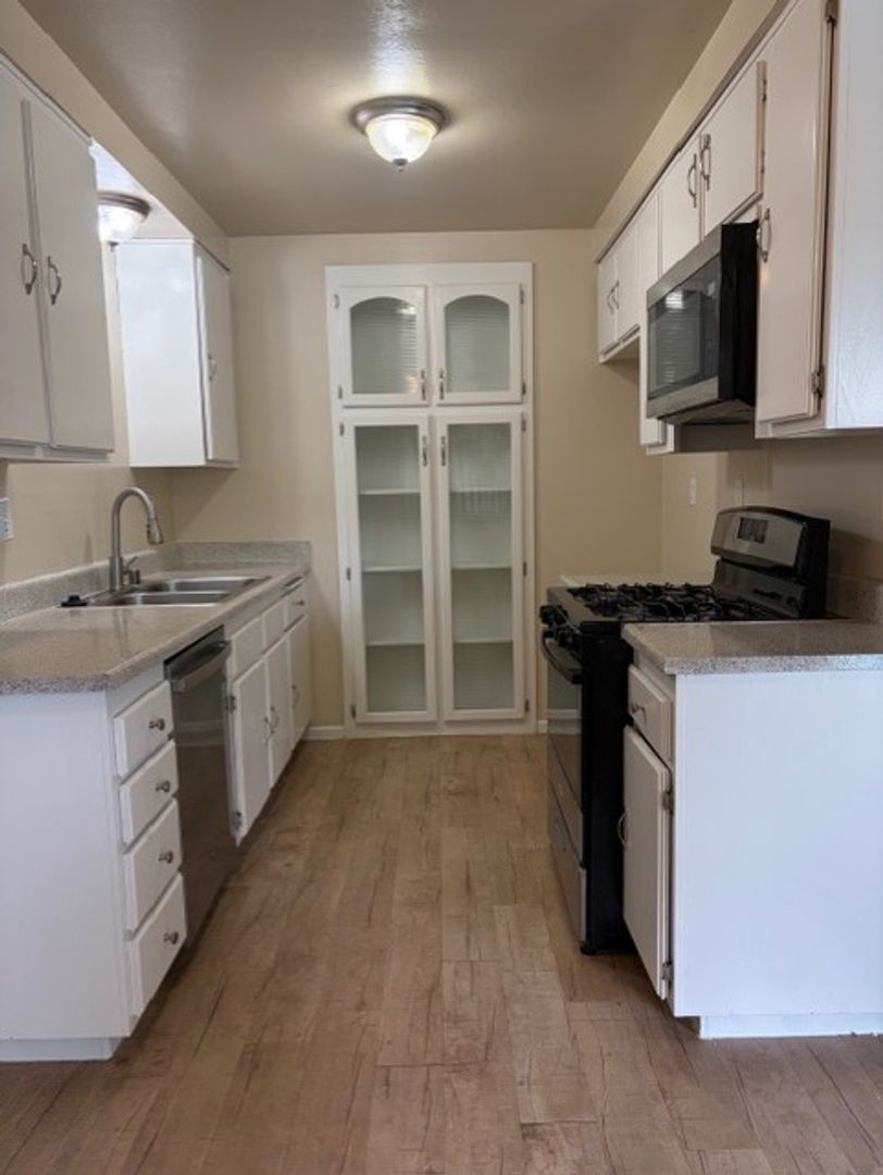 Orange Apartment: 1410-1450 E. Grove Ave. & 1968-2097 N. Lincoln