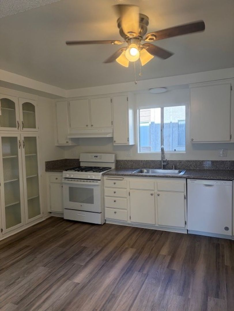 Orange Apartment: 1410-1450 E. Grove Ave. & 1968-2097 N. Lincoln