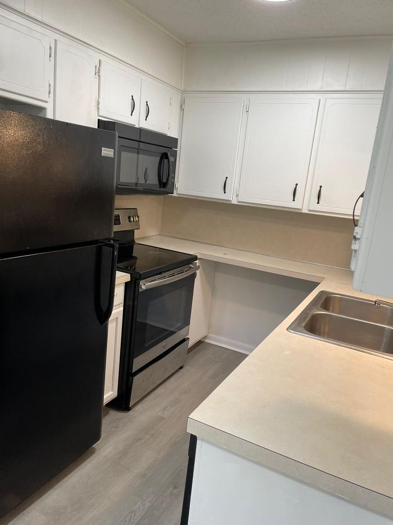 Van Buren Apartment: 20 South 21st. St.