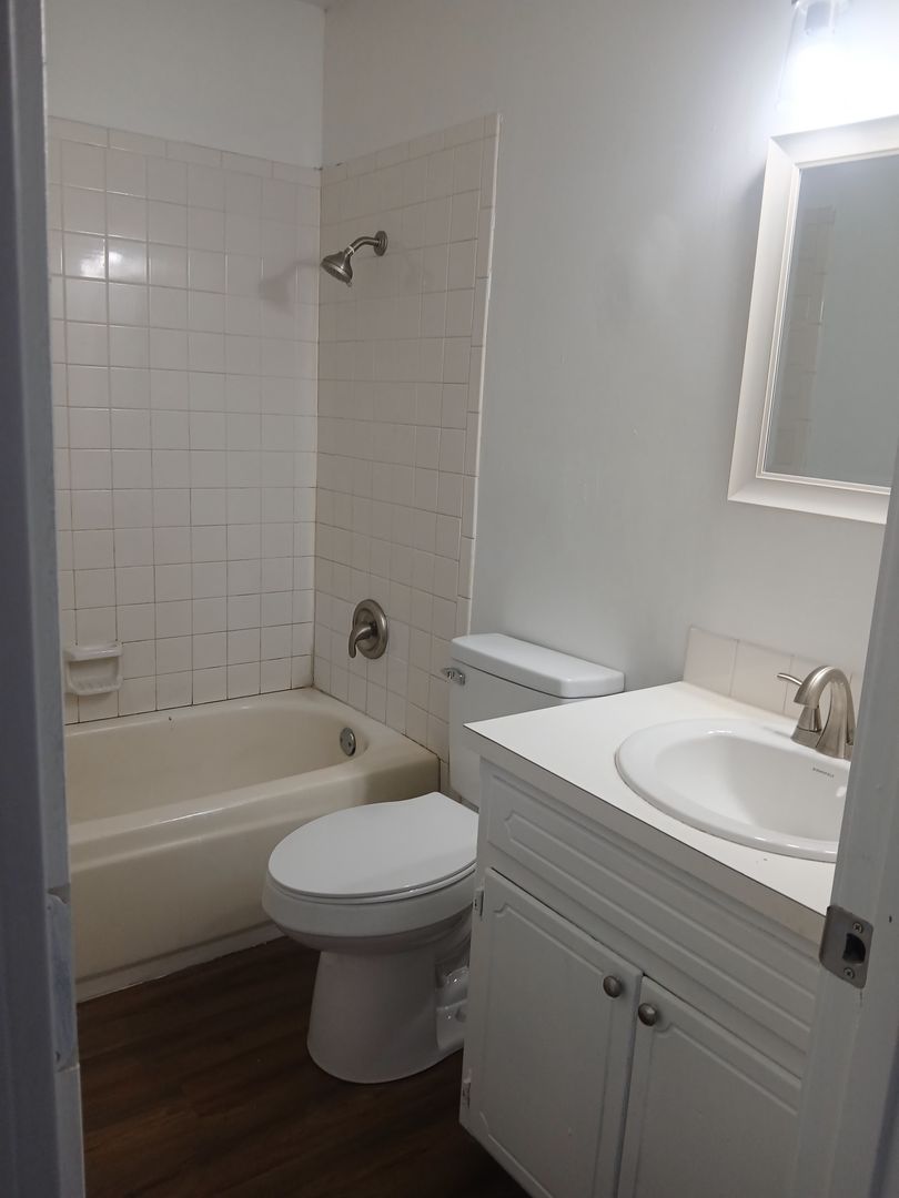 Van Buren Apartment: 20 South 21st. St.