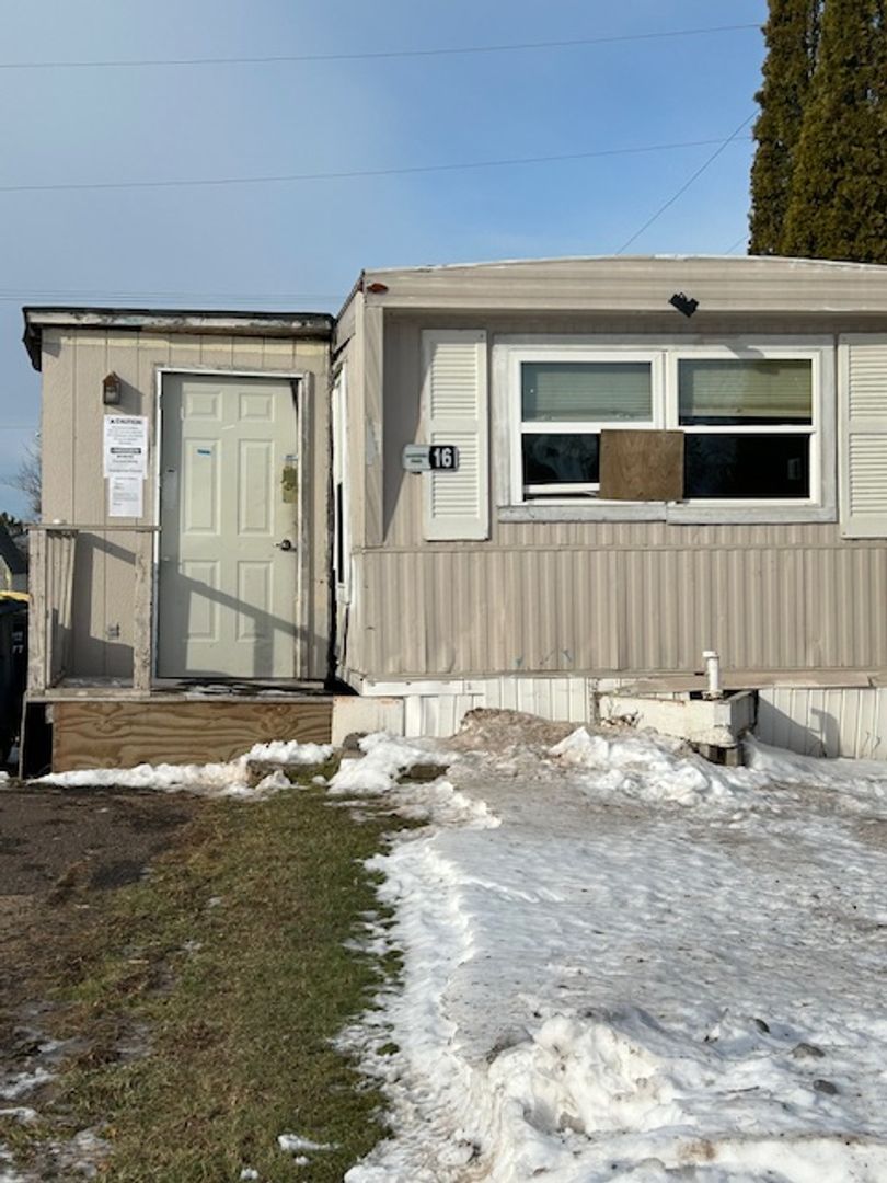 Ashland Apartment: 1600 8th St. West