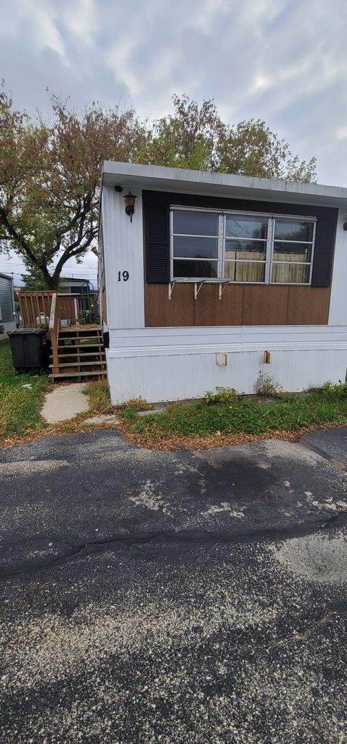 Franklin Apartment: 6405 S. 27th Street