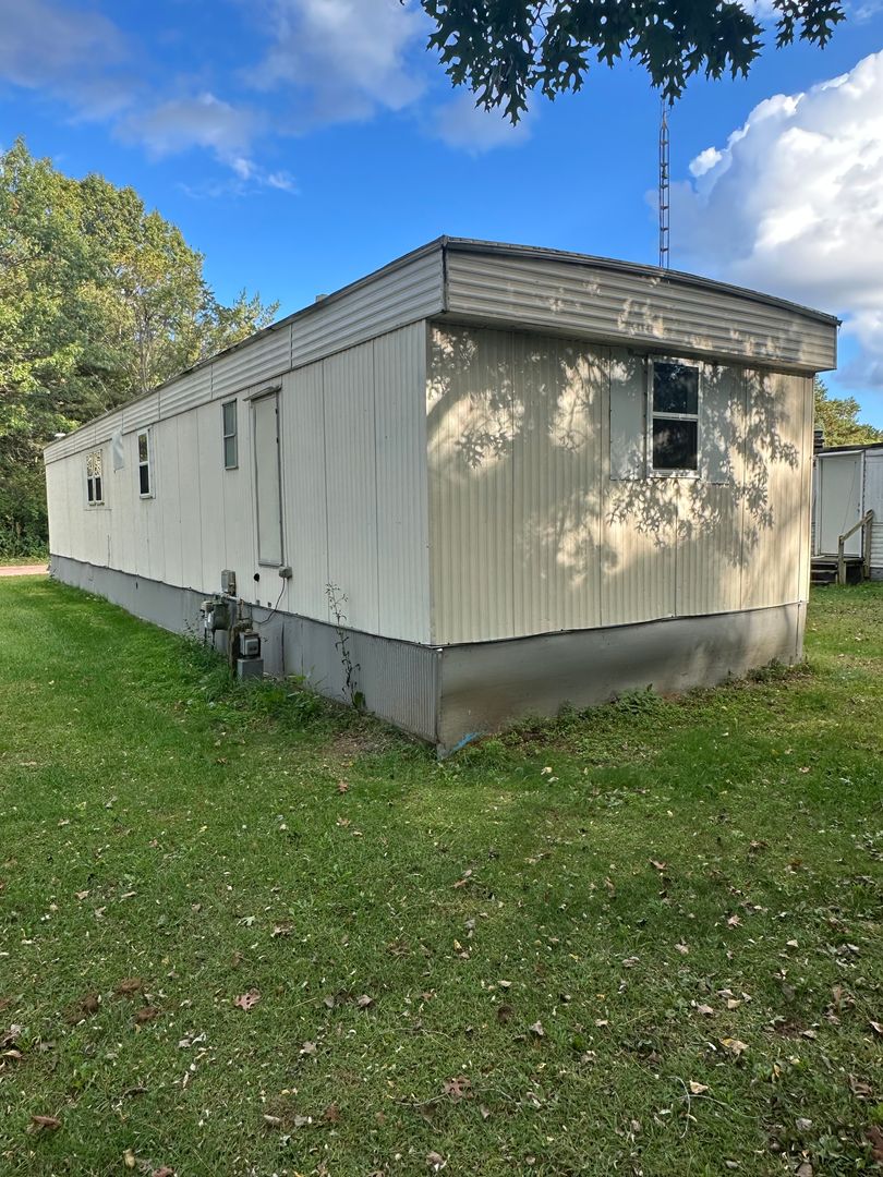 Plainfield Apartment: 305 - 429 N. Trailer Court