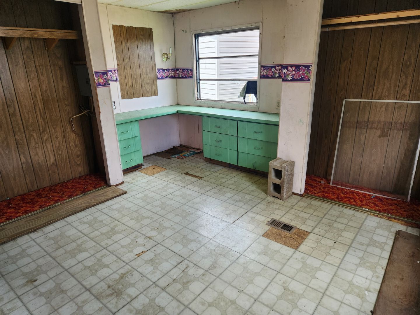 Black River Falls Apartment: 650 Elm Street