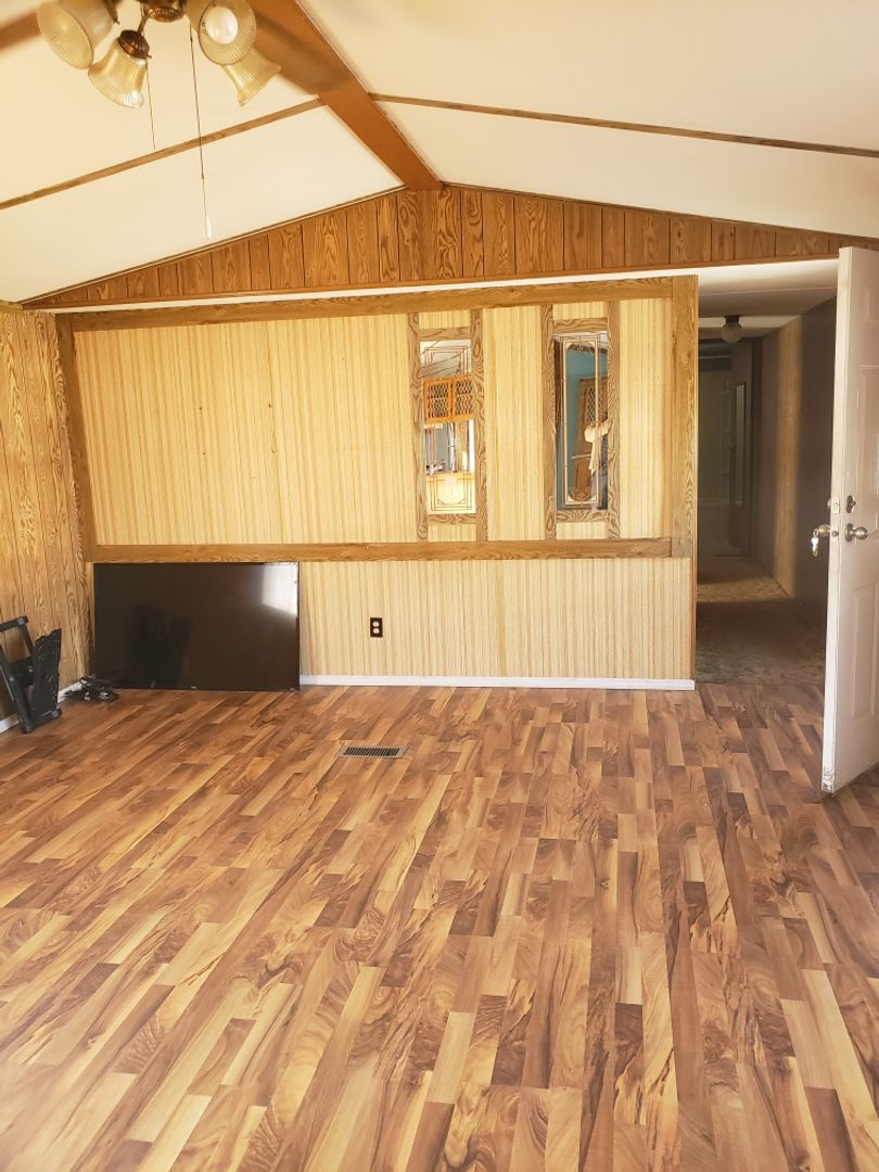 Algoma Apartment: Algoma Mobile Home Park