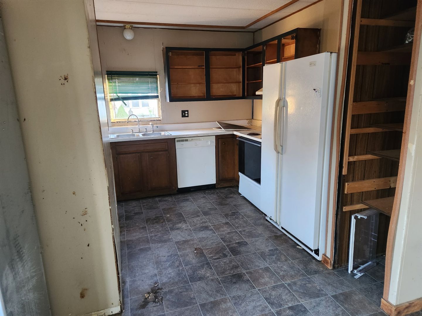 Black River Falls Apartment: 650 Elm Street