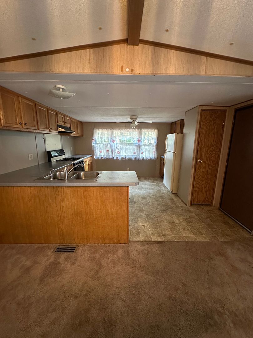 Hancock Apartment: 627 South Conlin Court Dr.