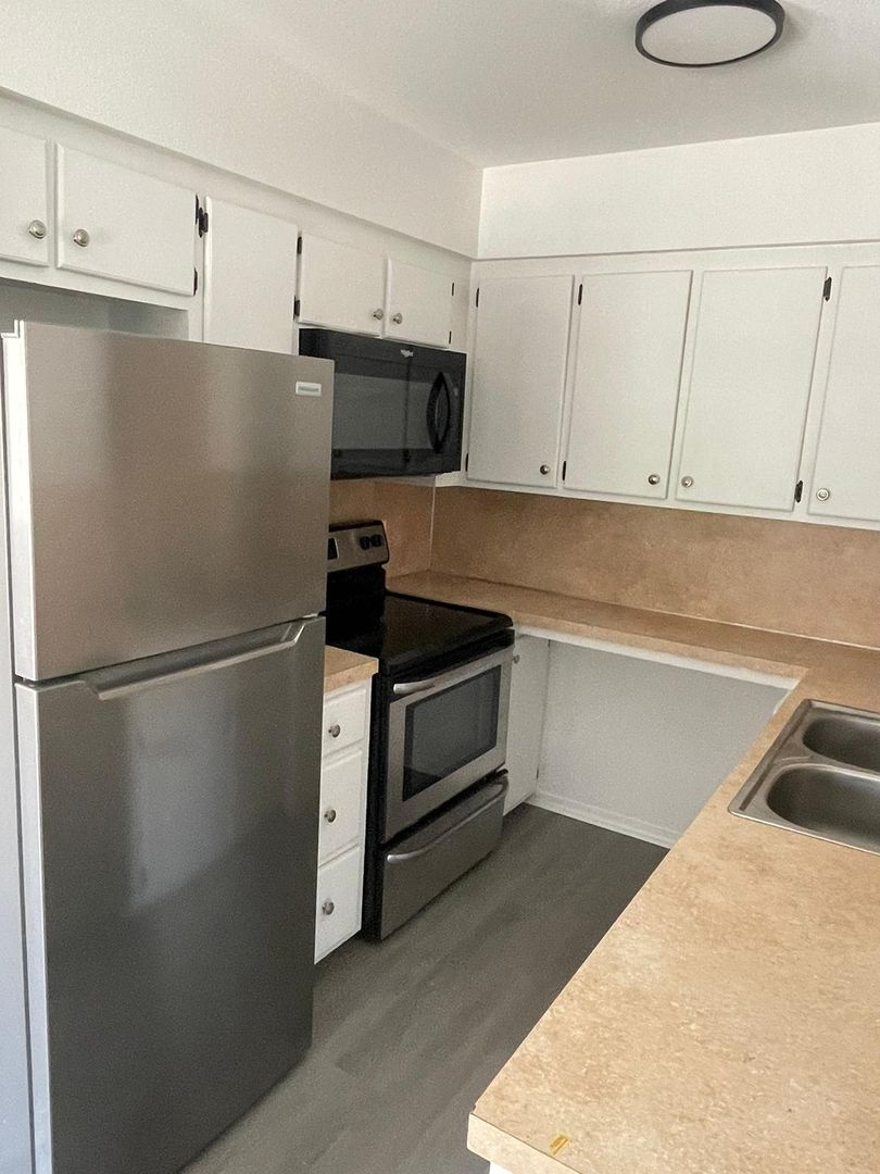 Van Buren Apartment: 20 South 21st. St.