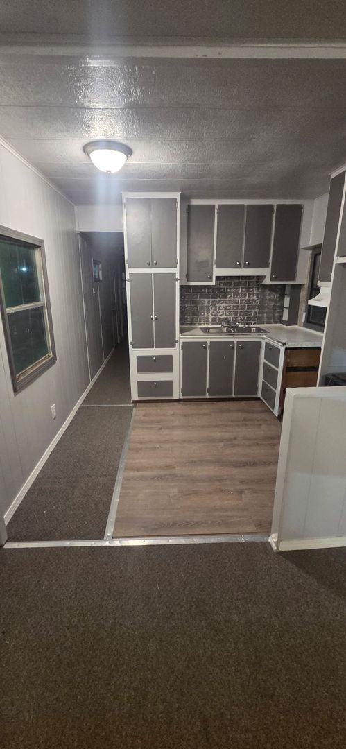 Warren Apartment: 23765 Lawrence