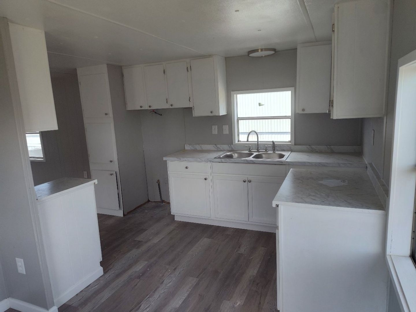 Ellinwood Apartment: 503 S. Humbolt Ave.