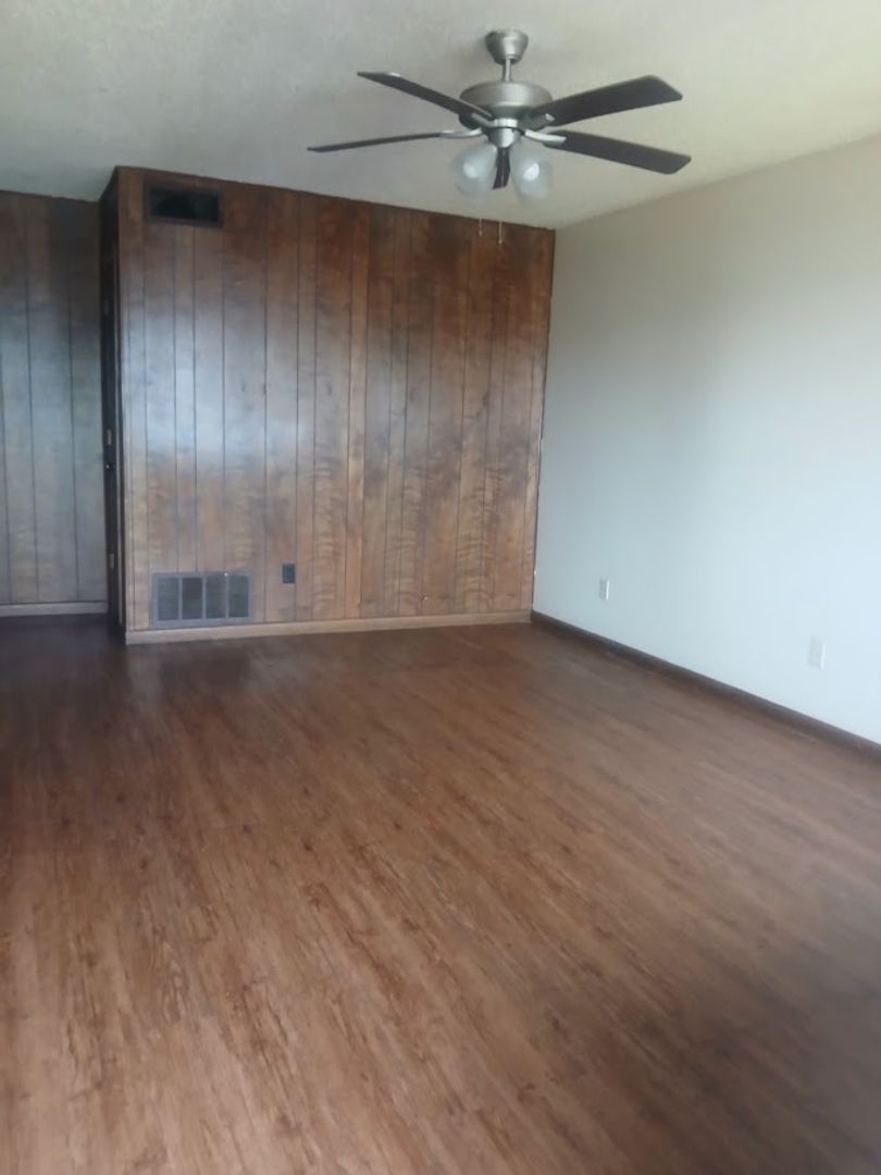 Van Buren Apartment: 20 South 21st. St.