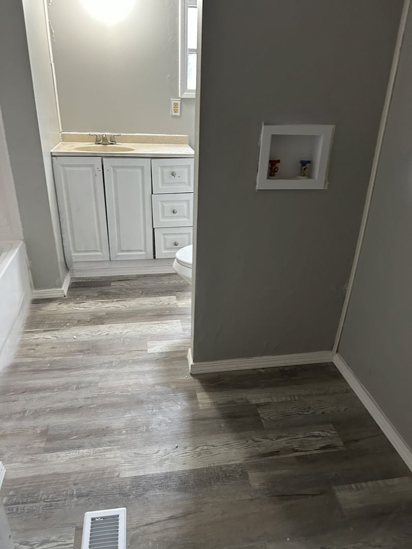 Charleston Apartment: 504 & 505 N Division St