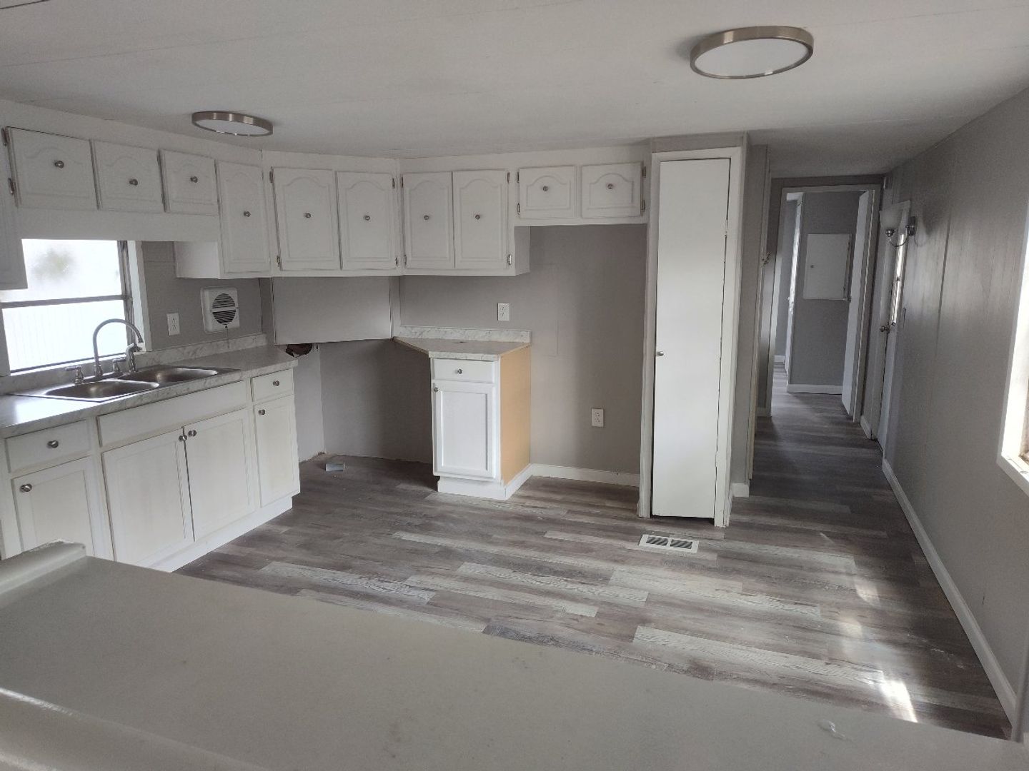 Ellinwood Apartment: 503 S. Humbolt Ave.