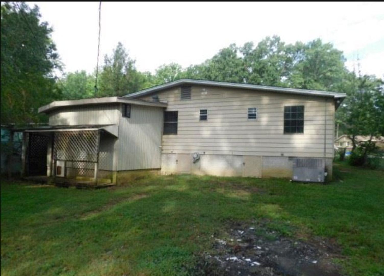 Benton House: 821 Desoto Pl