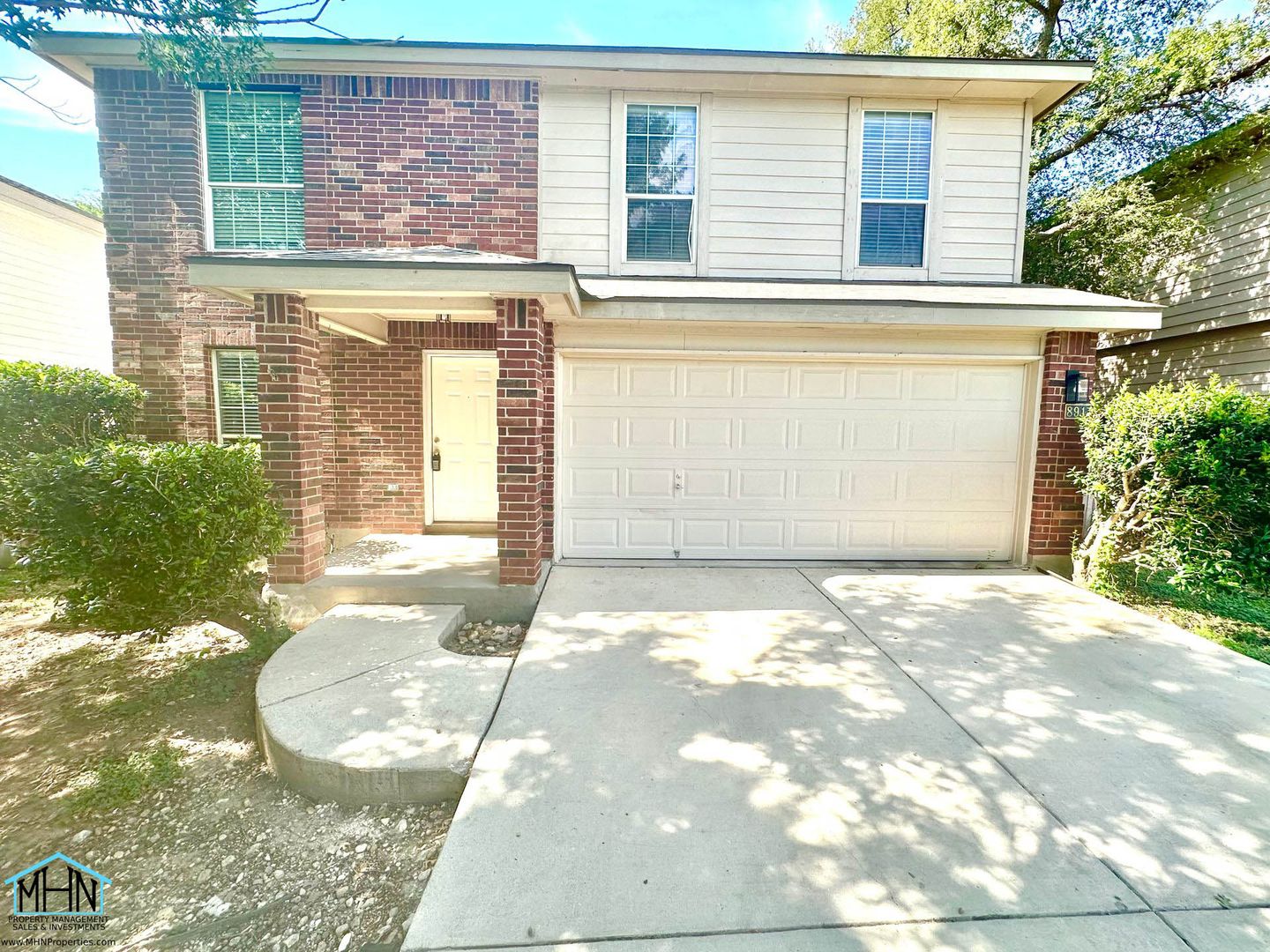 Universal City House: 8914 Roaring Spring