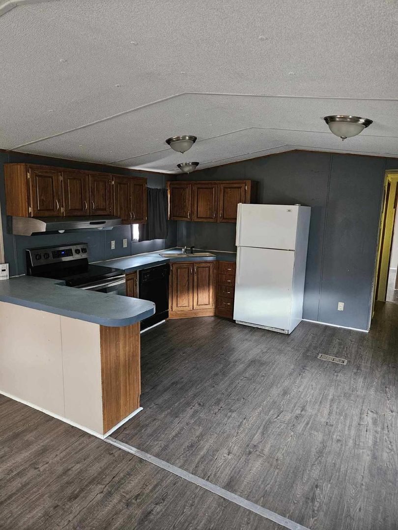 Plains Apartment: 506 W 1st St