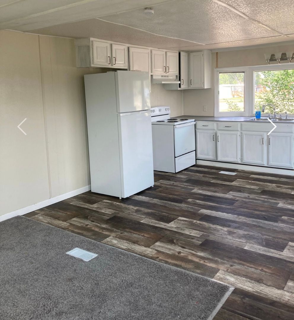 Glendive Apartment: 803 E Thrush Lane