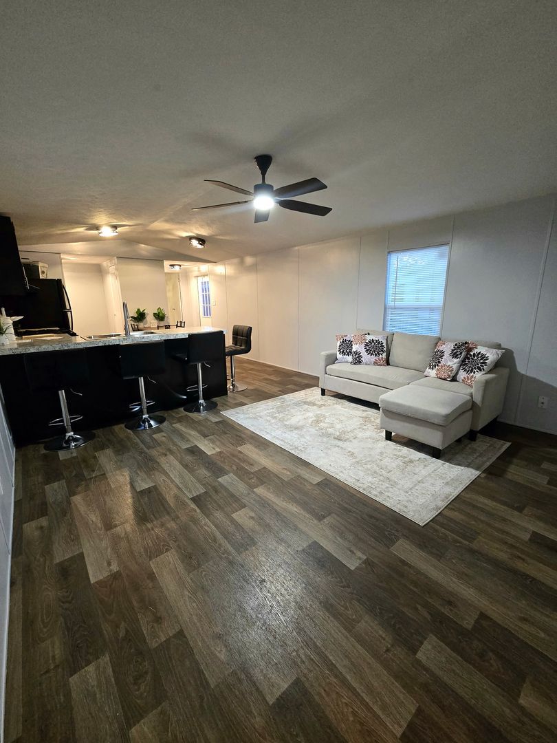 Portland Apartment: 6736 Buddy Ganem
