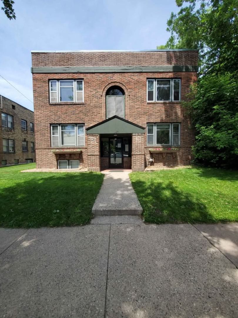St. Paul Apartment: 1425 Grand Avenue