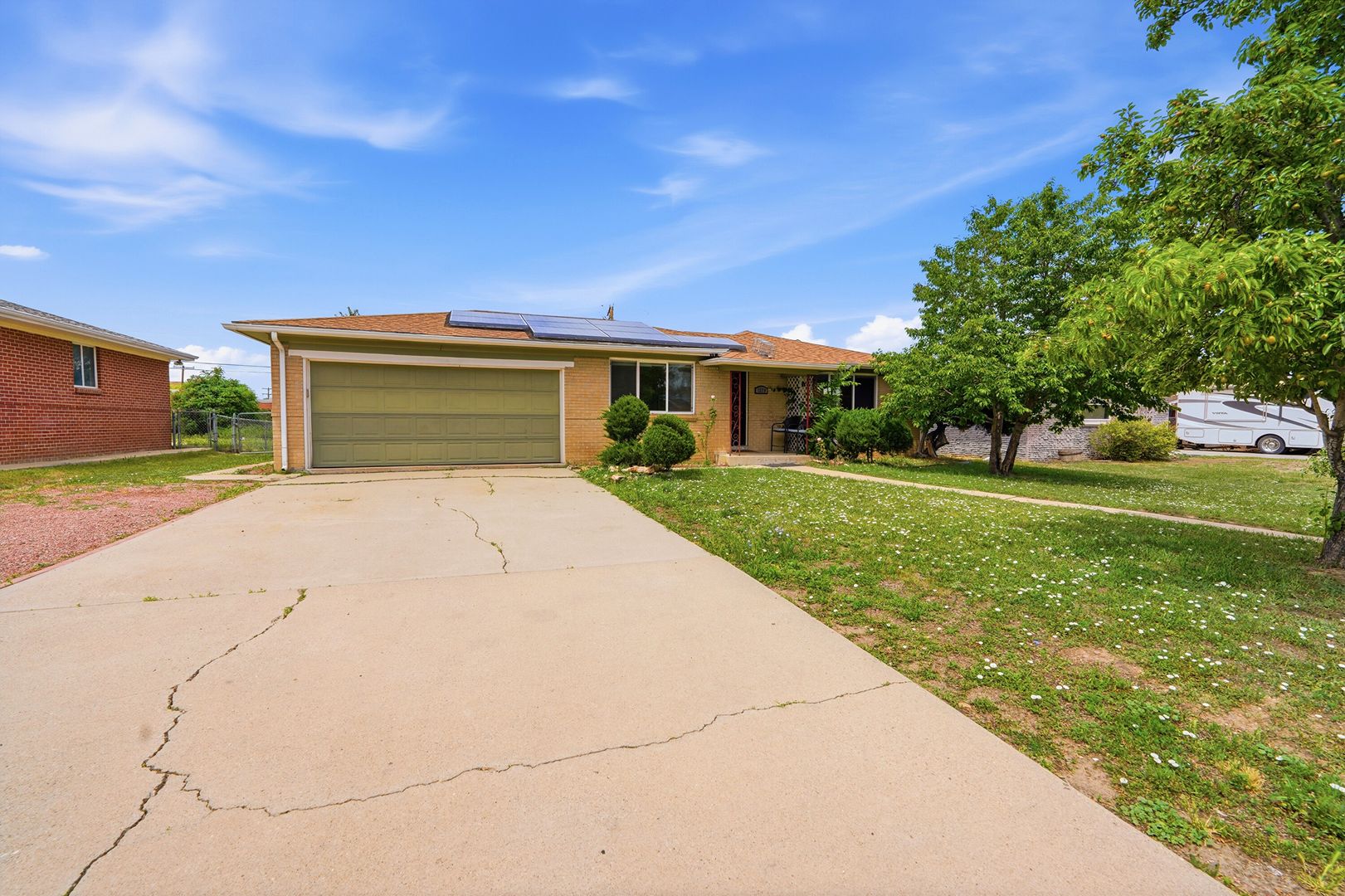 Broomfield House: 1275 W 4th Avenue