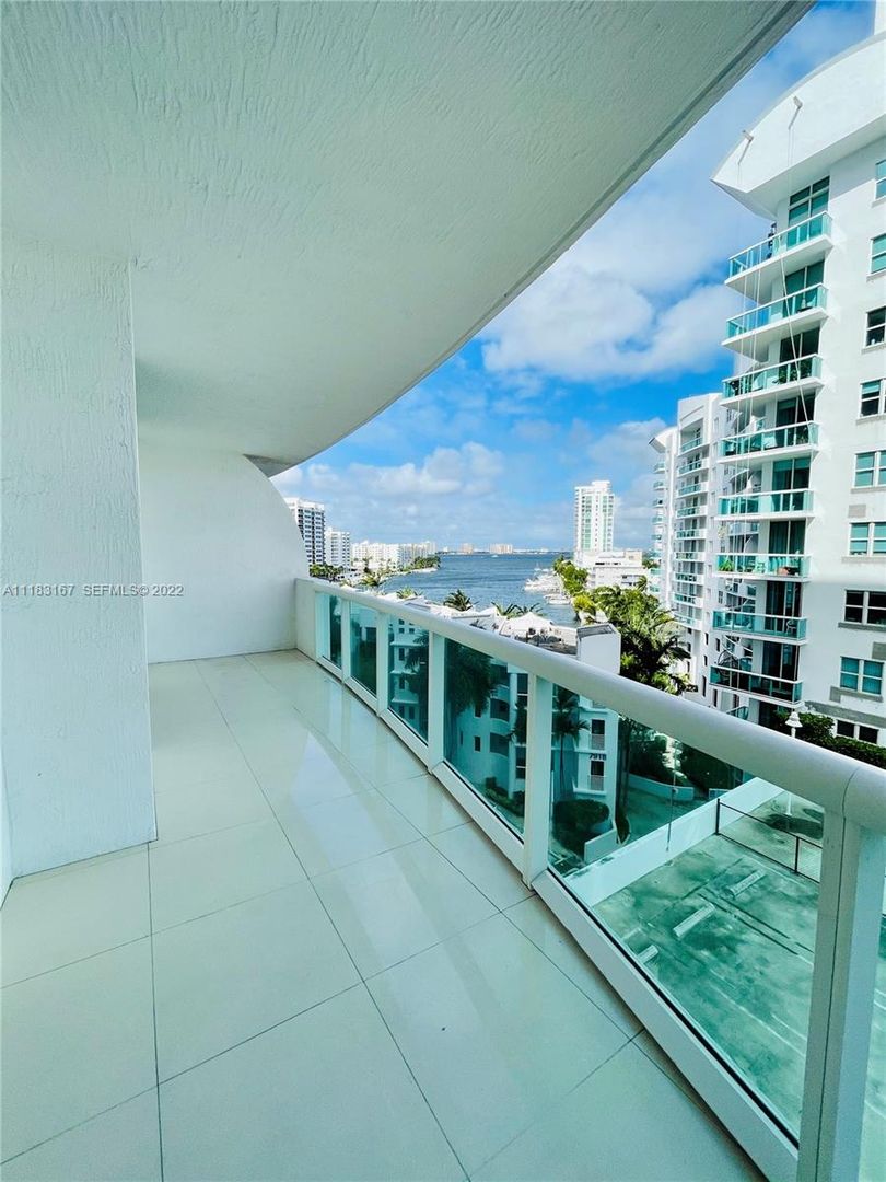 North Bay Village Apartment: 7900 Harbor Island Dr