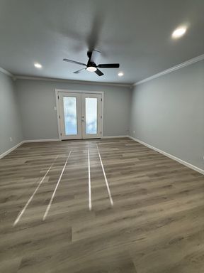 Fresh New Remodeled Unit with W/D included – photo 1