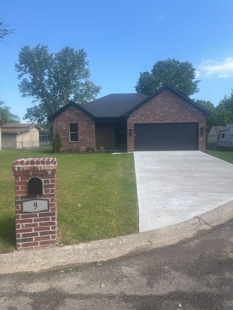 Sherwood House: 9 Valewood