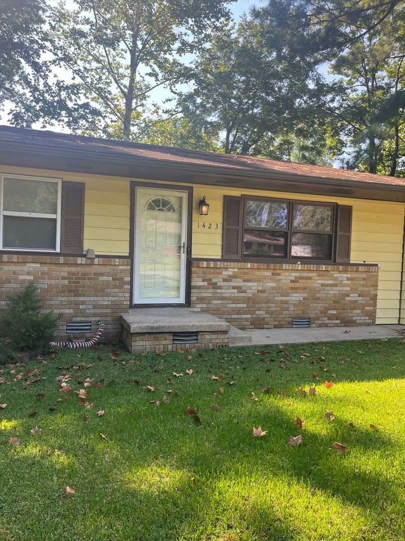 Jacksonville House: 1423 Rebel Dr