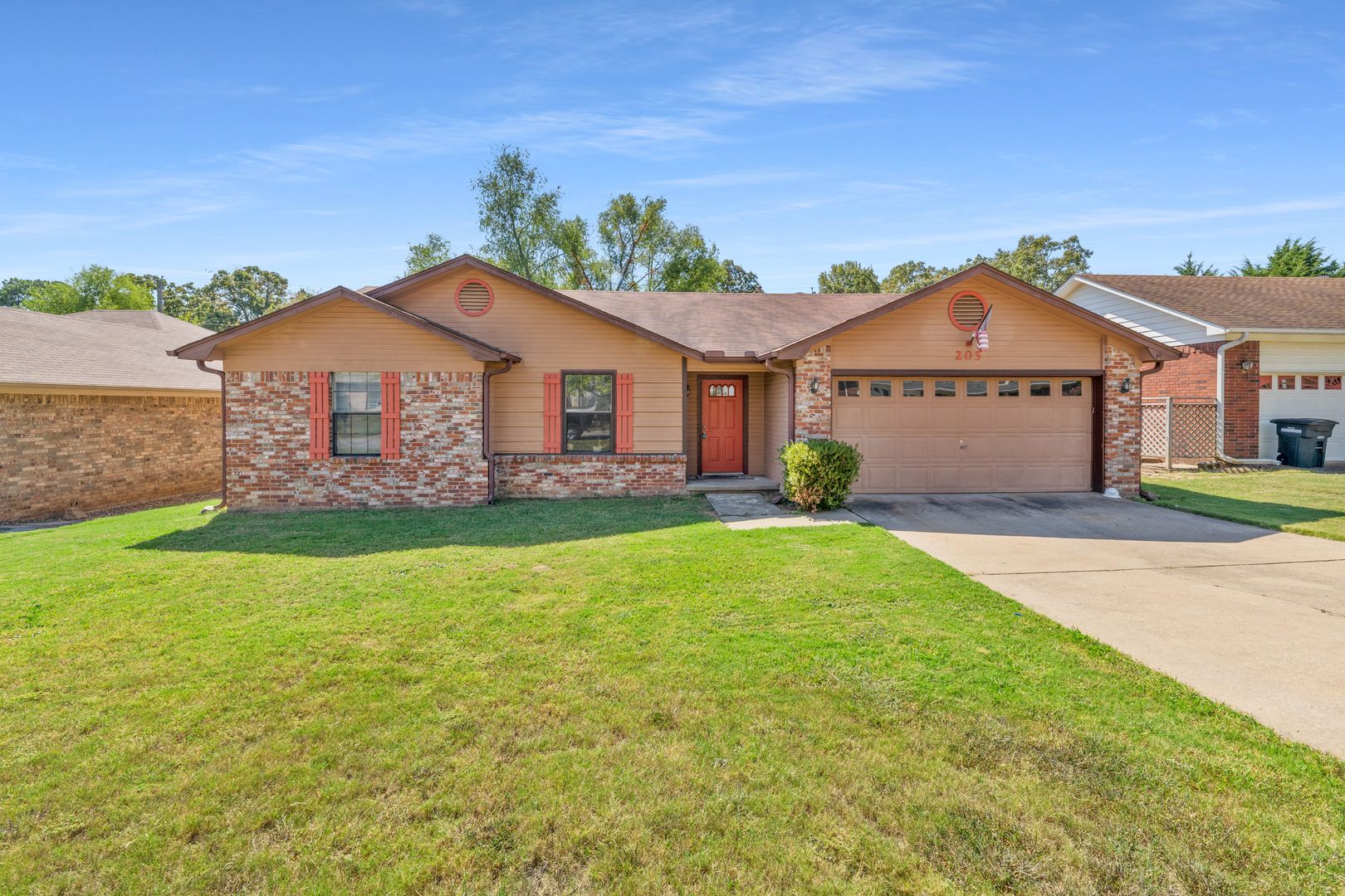 Sherwood House: 205 Amber Oaks Dr