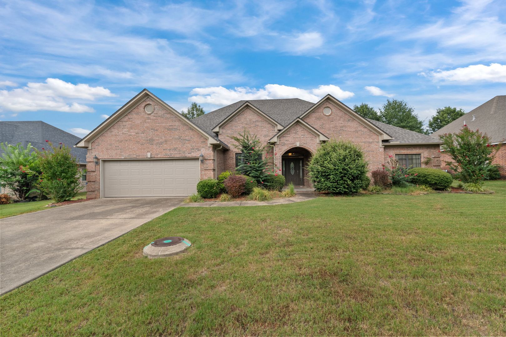 Maumelle House: 108 Bouriese Cr