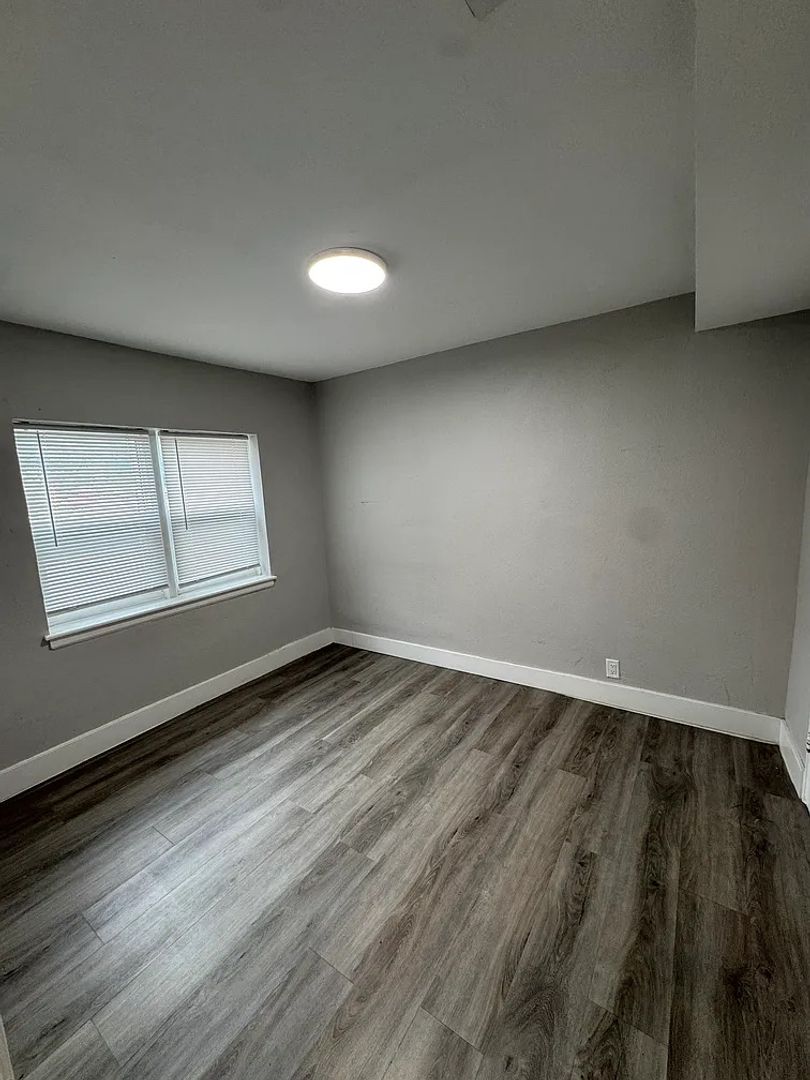 124 North Eddy St 5 of 9