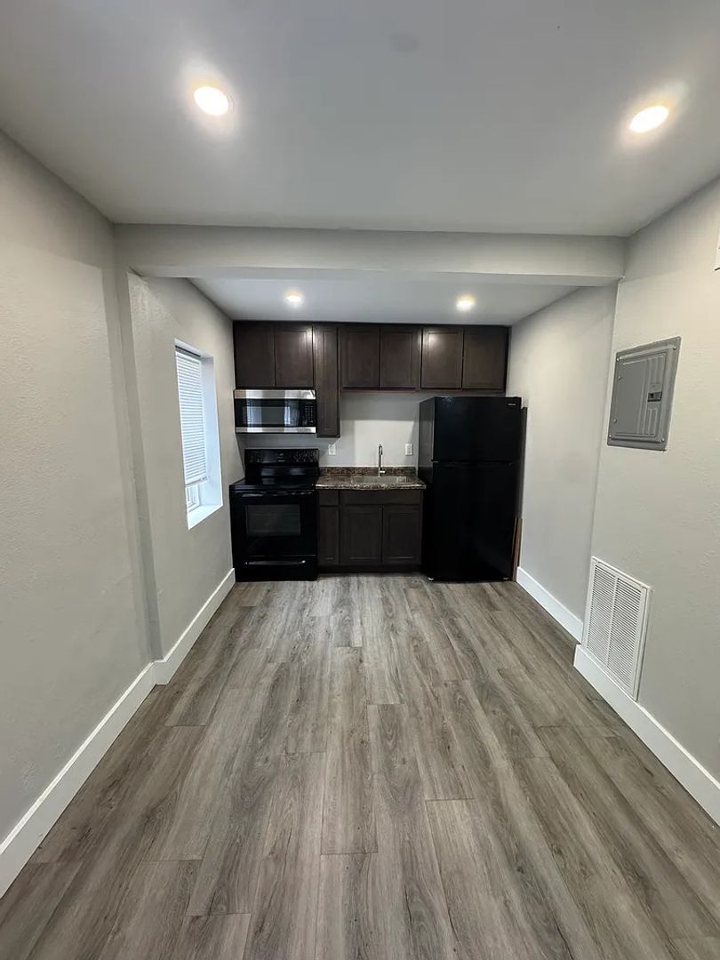 124 North Eddy St 4 of 8