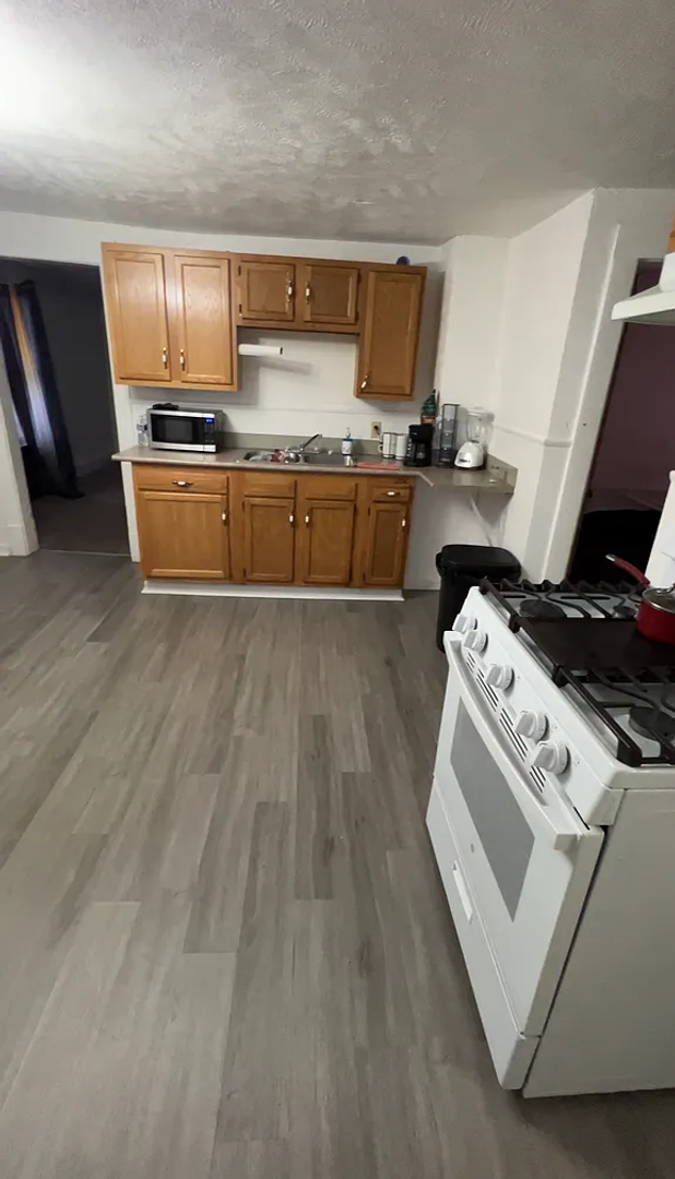 La Porte Apartment: 130 Stanton Street, LaPorte Indiana