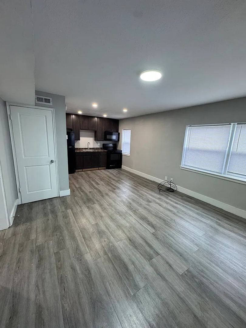 124 North Eddy St 6 of 9