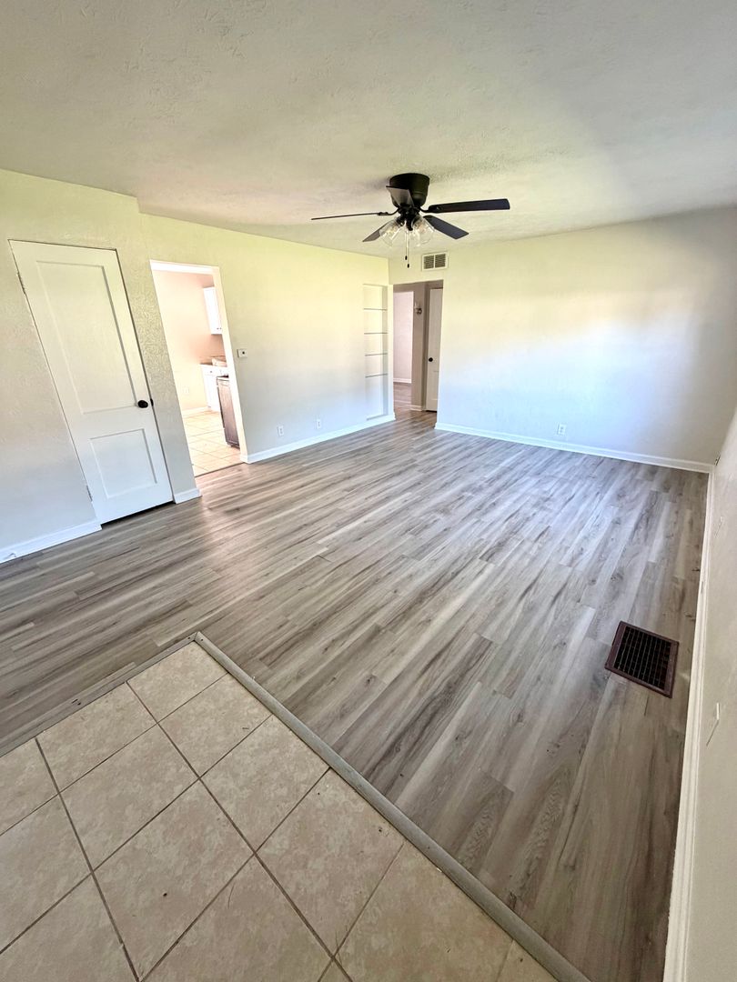 Osceola House: 56644 Crescent Dr