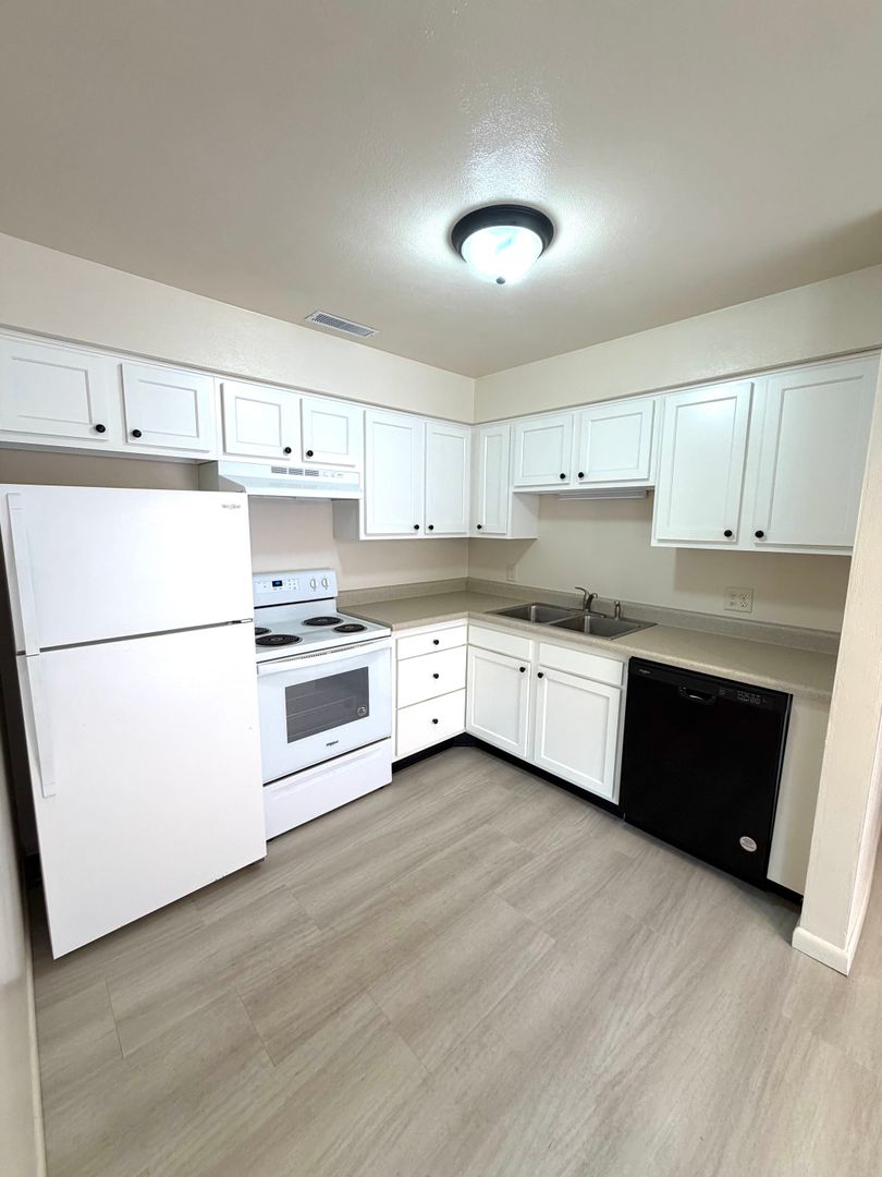 South Bend Apartment: 1104 S 23rd St