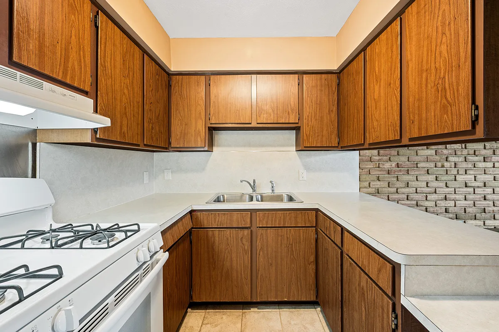 521 W 11th St 4 of 6