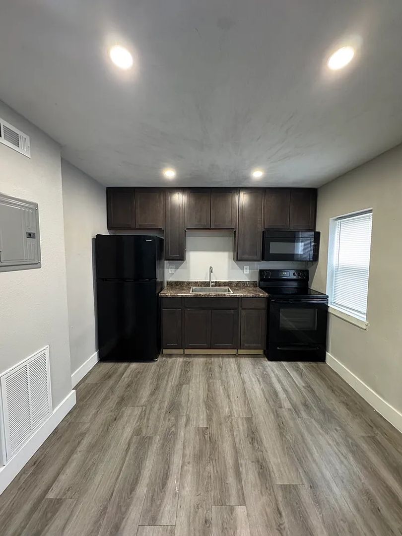 124 North Eddy St 9 of 9