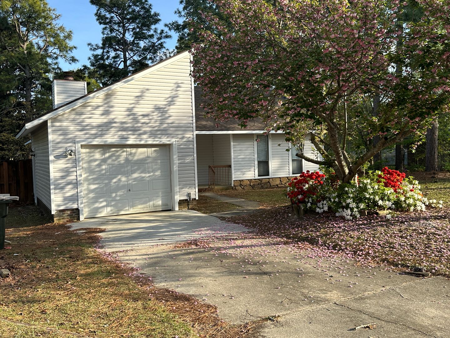 Fayetteville House: 6903 Flying Cloud Drive