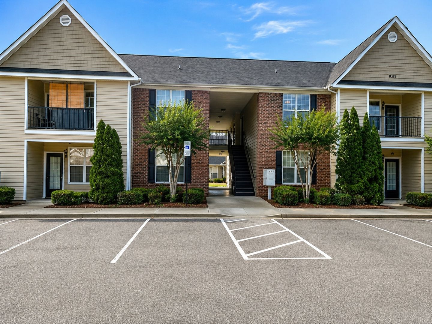 Fayetteville House: 2645 McArthur Landing Circle