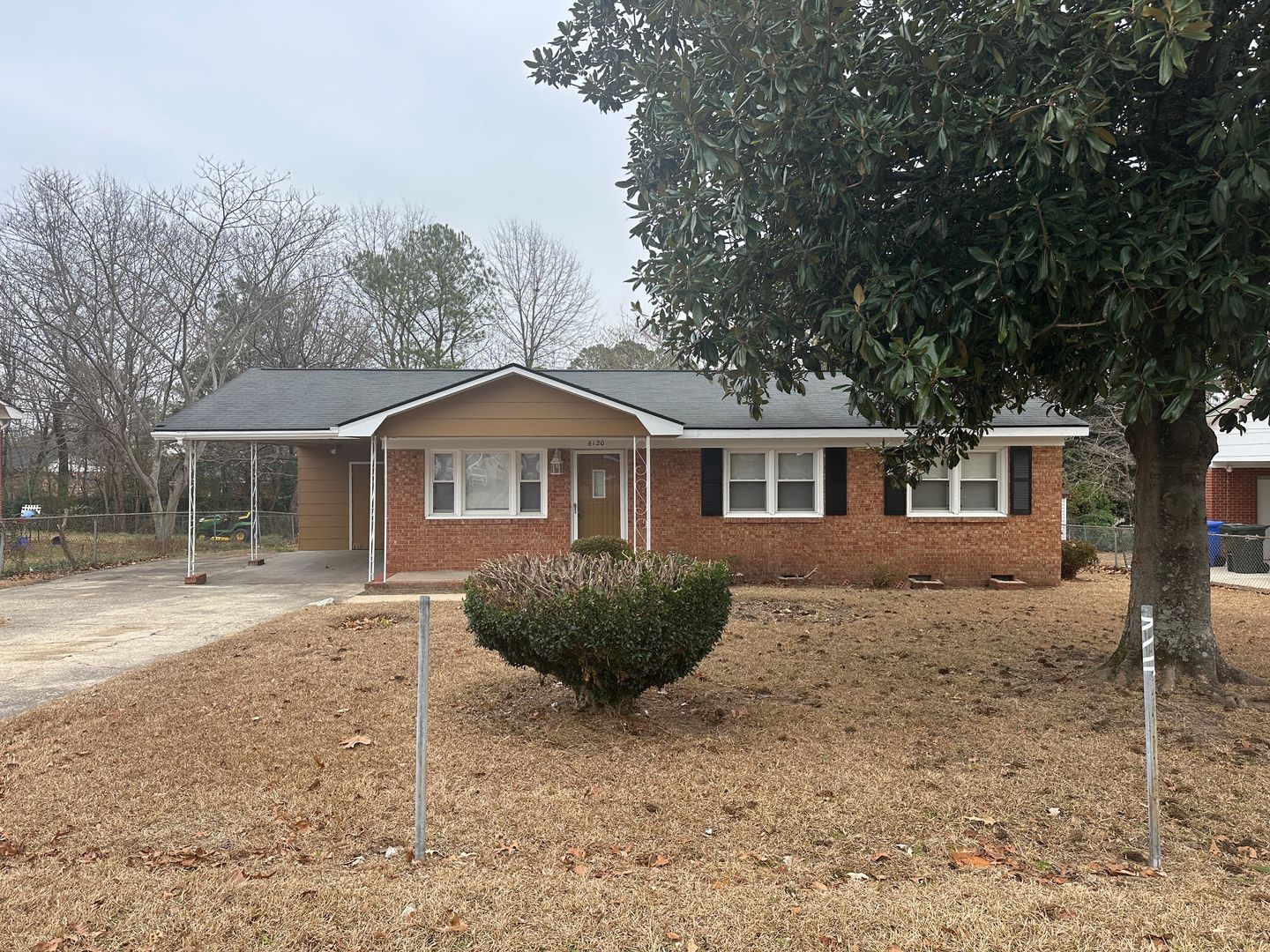 Fayetteville House: 6120 Conaway Drive