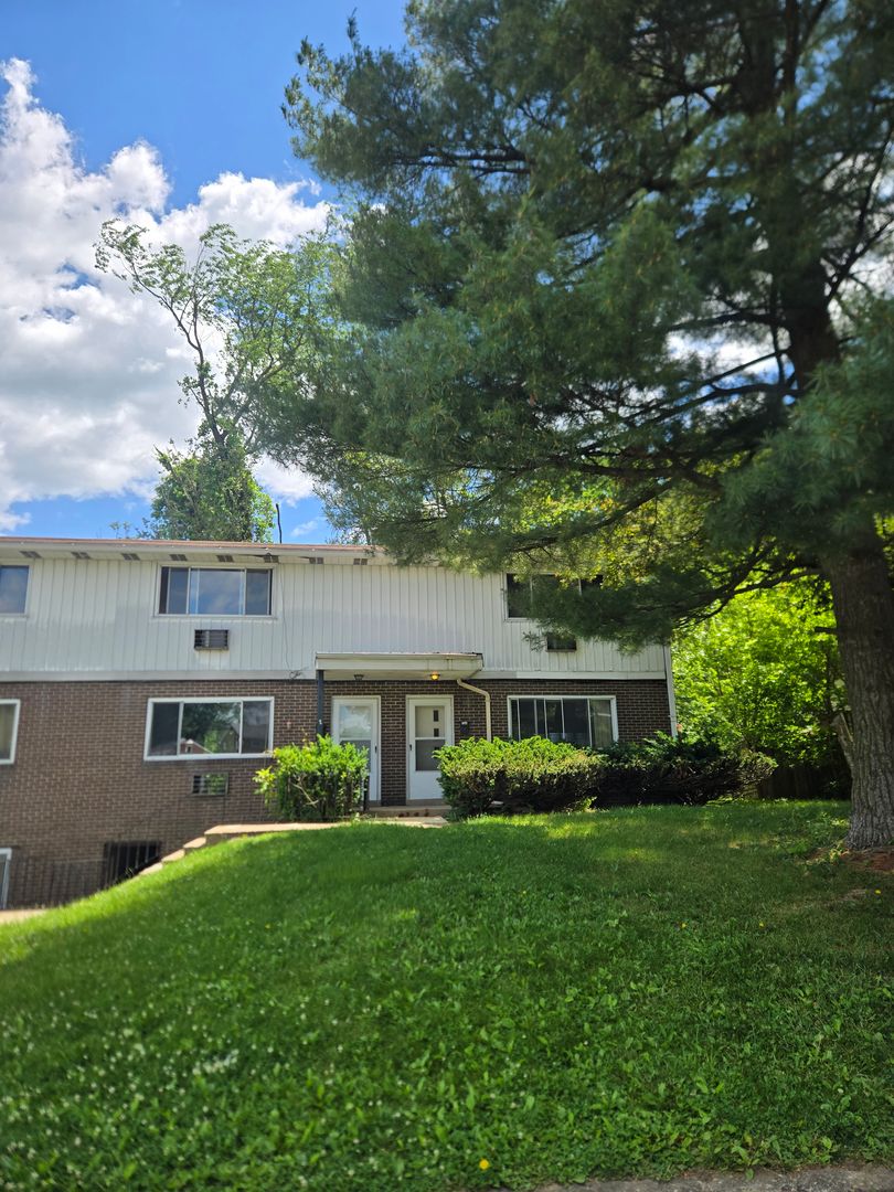 McKeesport Apartment: 305 Aqua Court