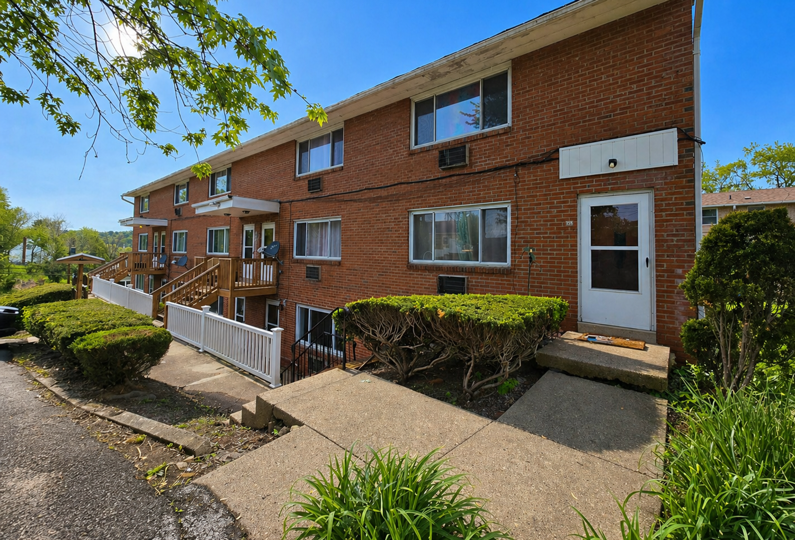 McKeesport Townhome: 924 Seneca Court