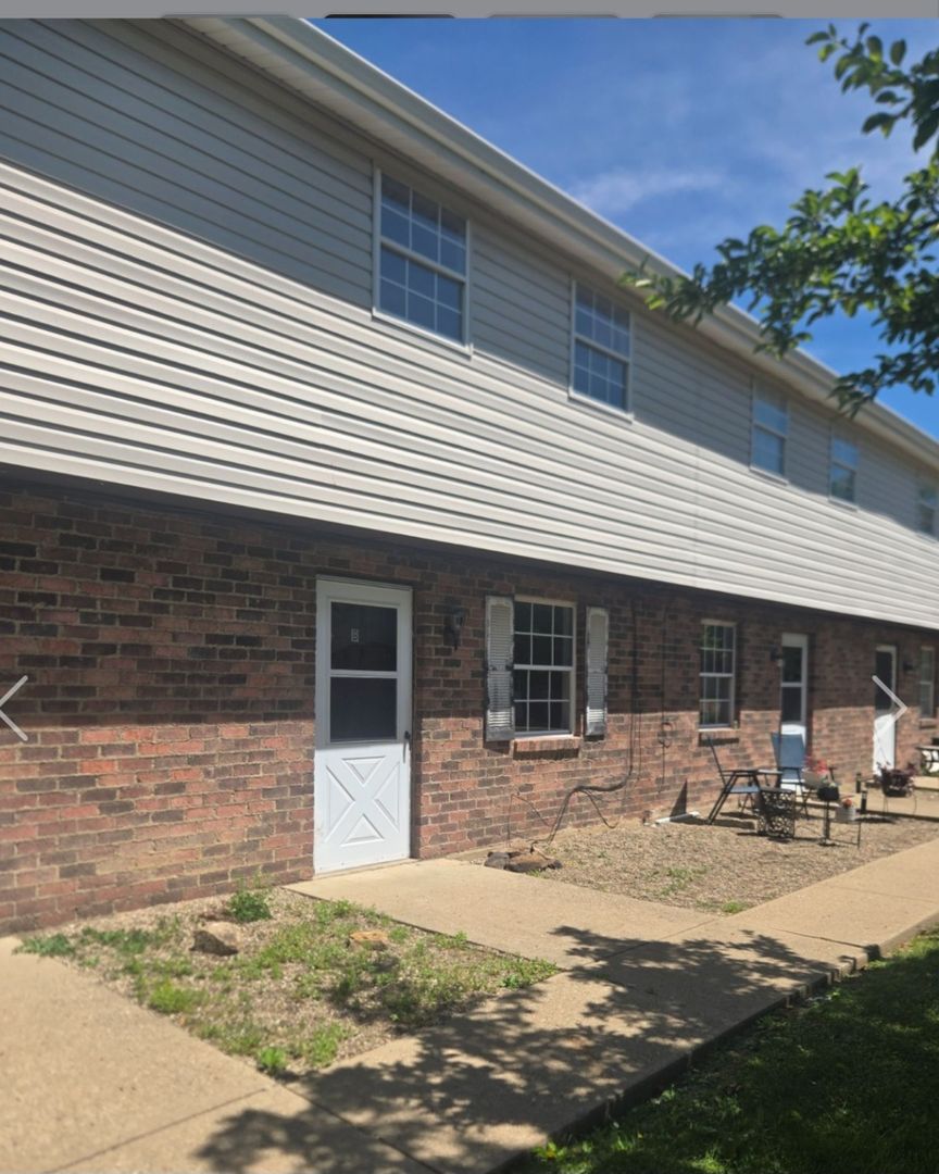 Apollo Apartment: 132 Parkridge Dr