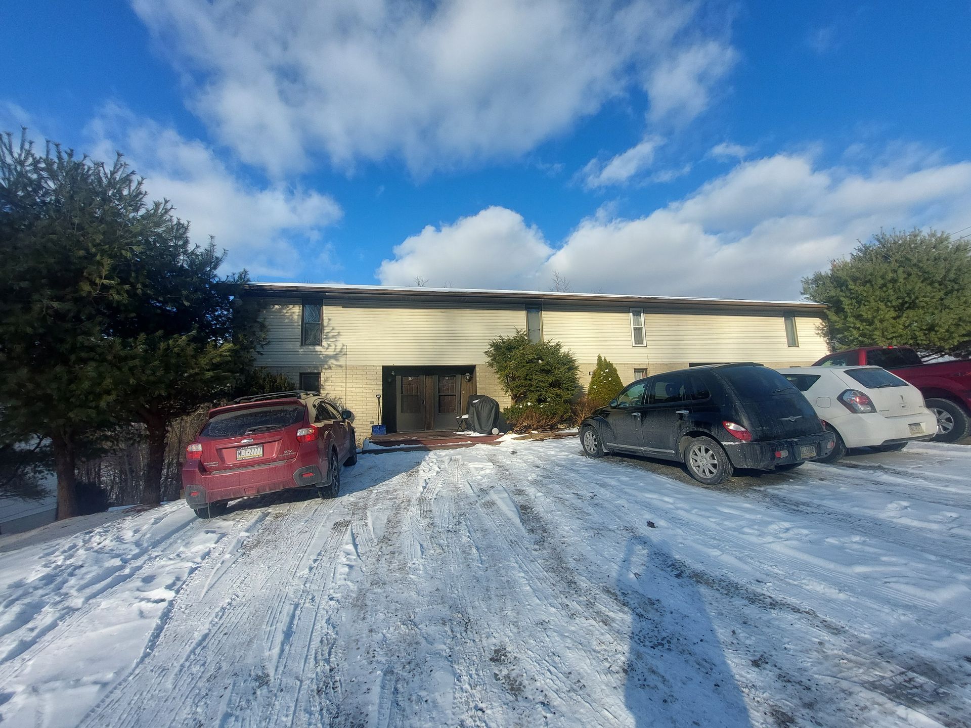 Apollo Apartment: 103, 105, 107 Martin Dr