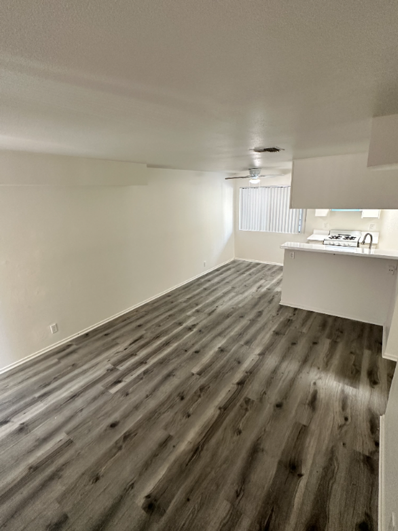 Van Nuys Apartment: 7040 Haskell Ave