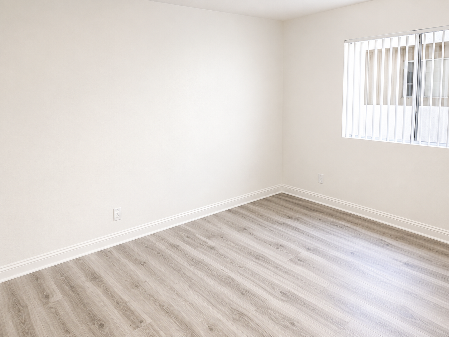Sherman Oaks Apartment: 15020 Burbank Blvd.