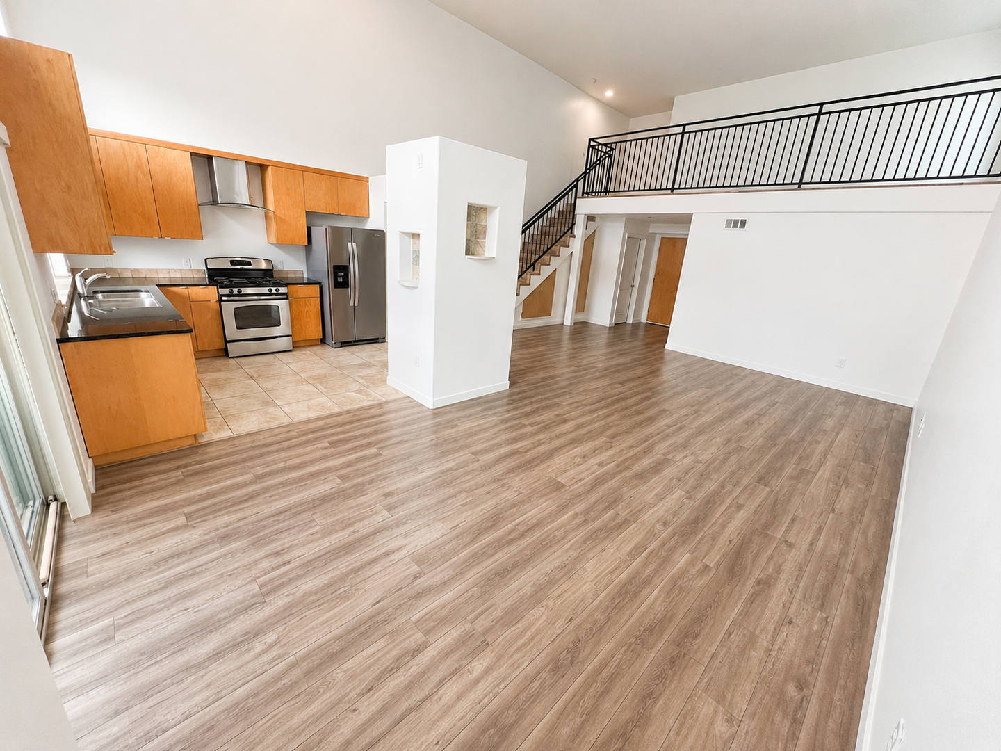 North Hollywood Apartment: 11312 Huston St